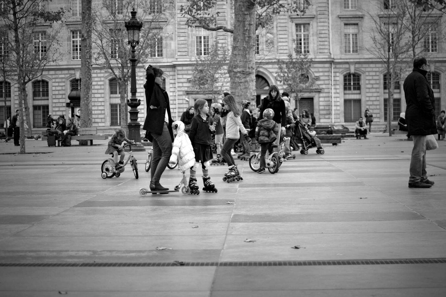 Paris kids playing #3